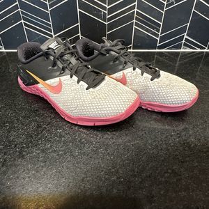 Nike Metcon 4 Womens Size 8 White Black Pink Athletic CrossFit Training Shoes